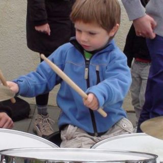 Trommusýning á leikvellinum