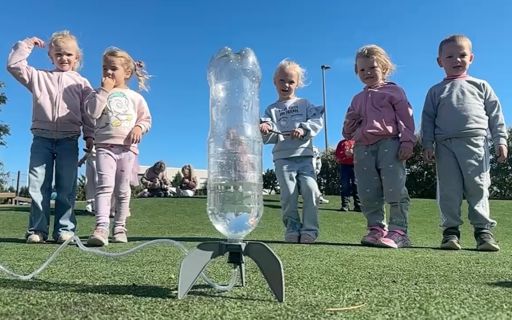 Vatnseldflaug fljúgðu upp í geim